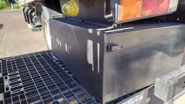 トラック鉄製ボックス修理